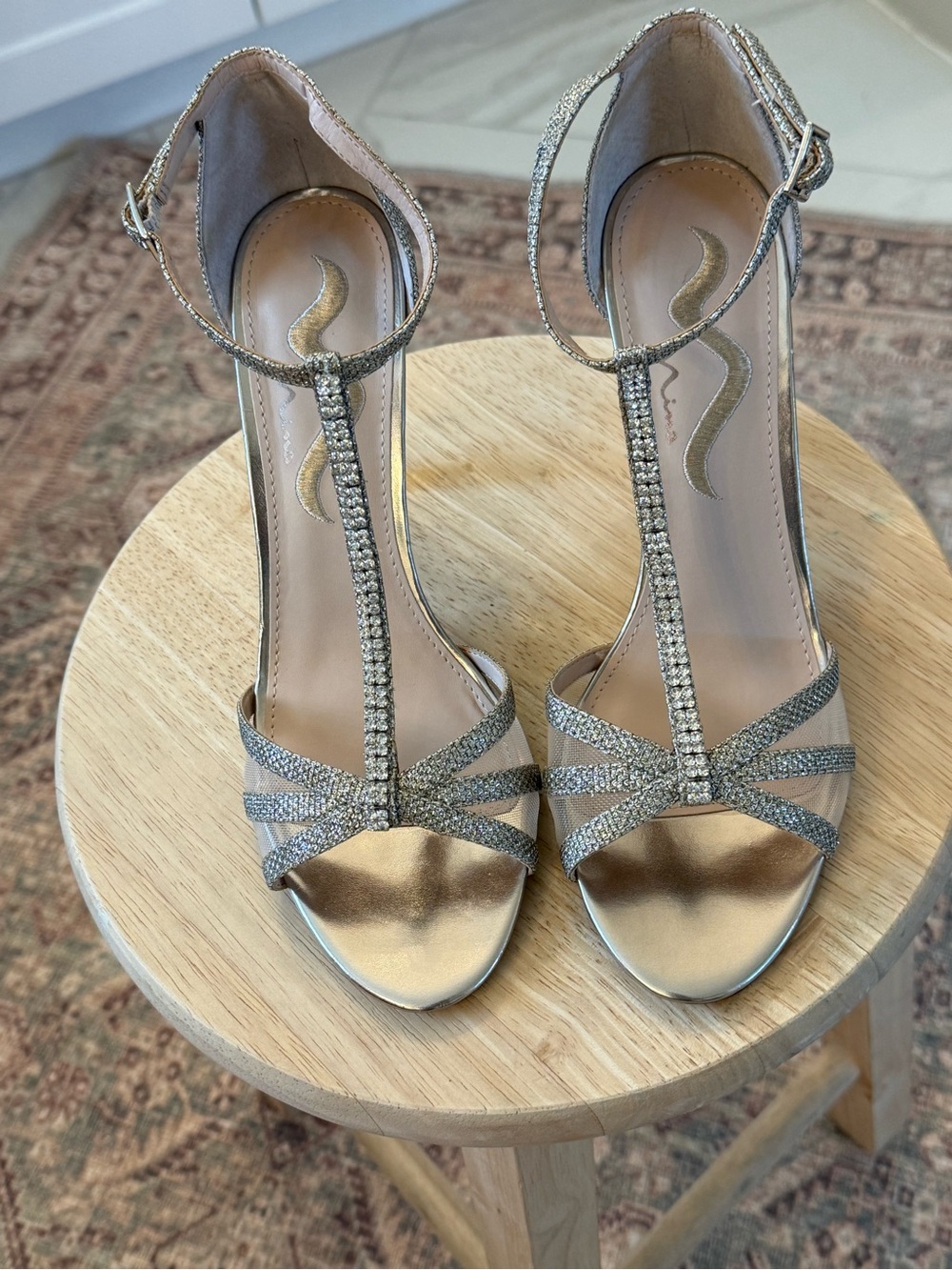 NWOT Nina Women's T-Strap Rhinestone Evening Sandals